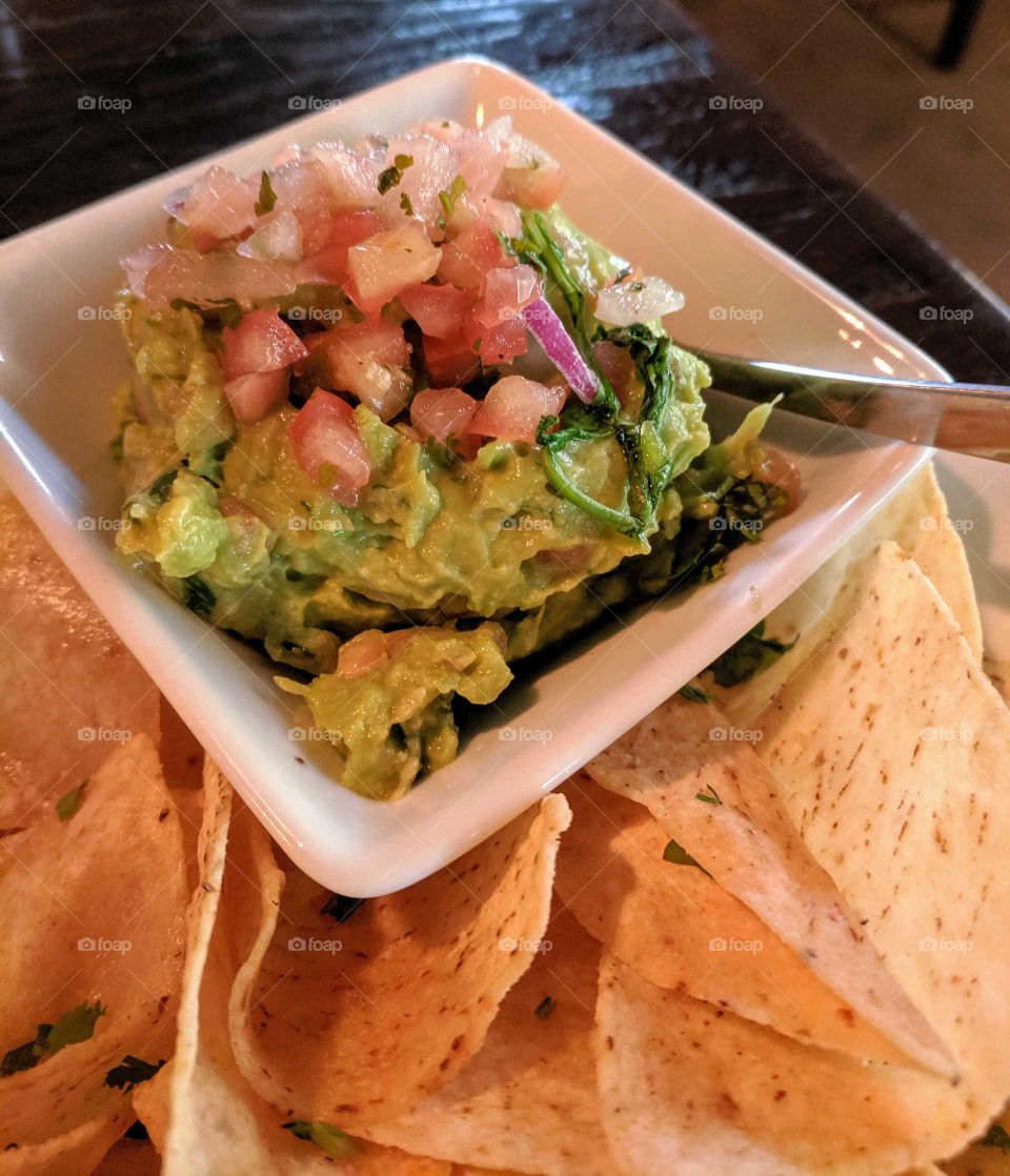 guacamole and chips