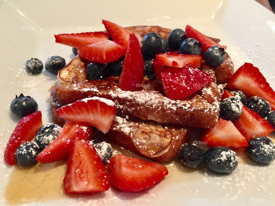 French Toast with fresh Strawberries & Blueberries with maple syrup 