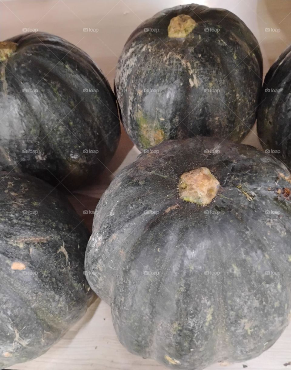 Abóbora Japonesa, também conhecida como cabotia, é um alimento rico em vitamina A, C, ferro, ácido fólico e betacaroteno, que traz muitos benefícios para a saúde, como o fortalecimento do sistema imunológico