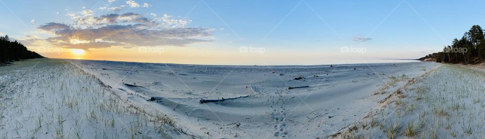 Panoramic picture of a Sandy beach on the shores of Lake Superior in the upper peninsula of Michigan