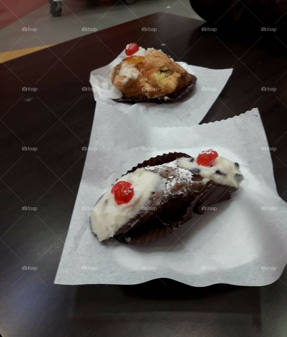 cannolo siciliano