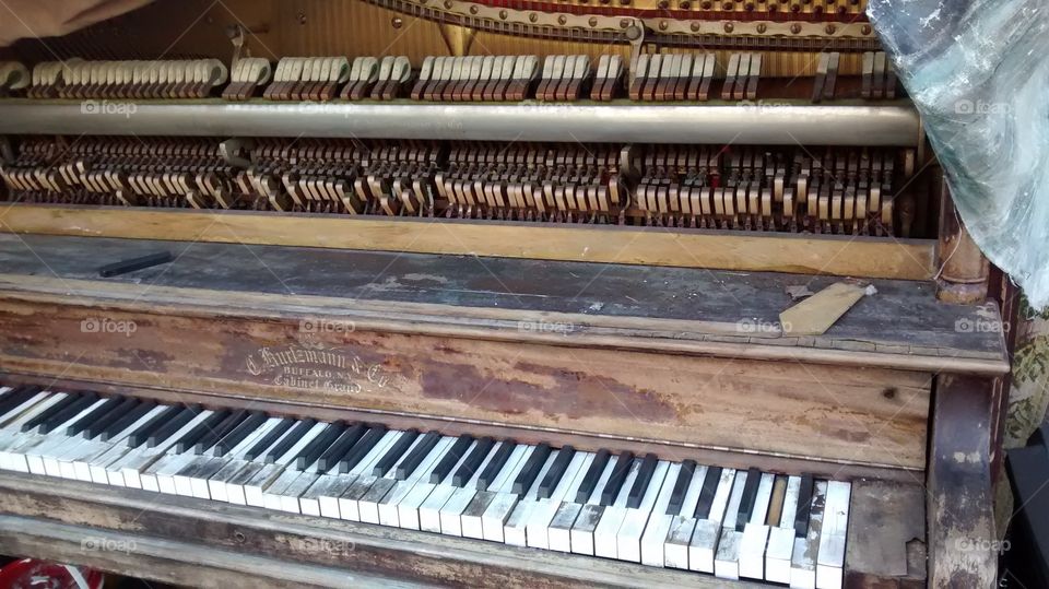 Broken Piano