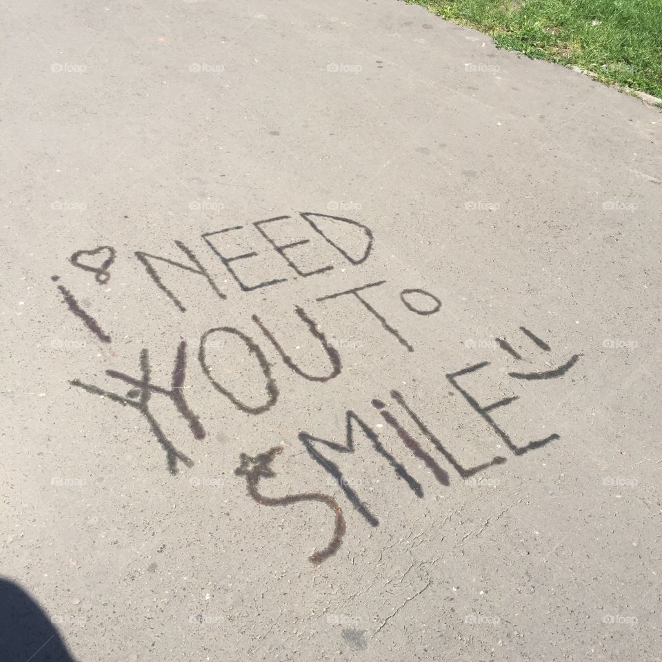 I need you to smile ... street art 
