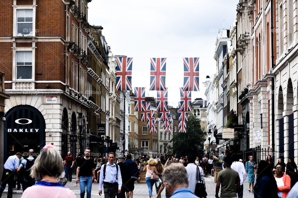 Covent Garden celebrates the day before Harry and Meghan’s wedding