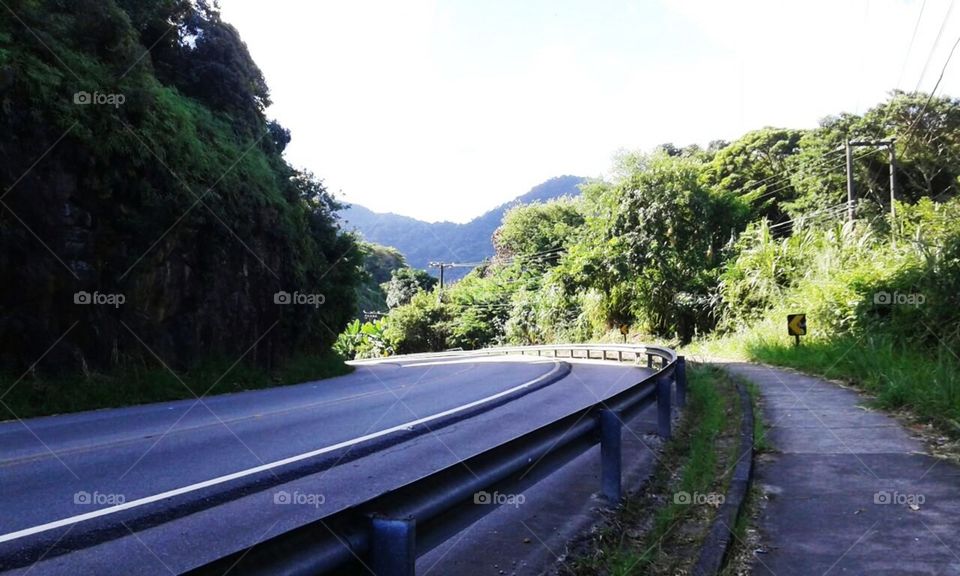 Curva da rodovia.