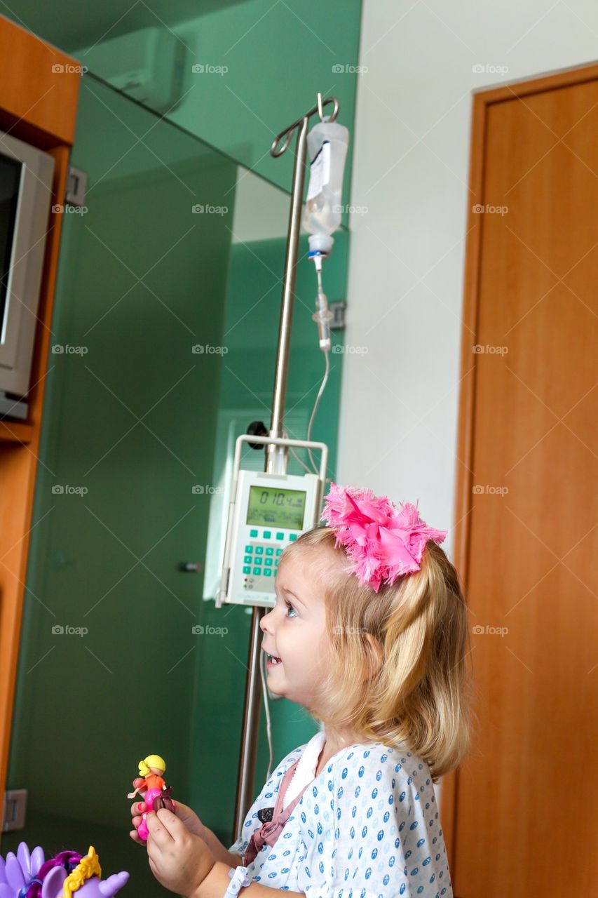 Recovering child in a clinic