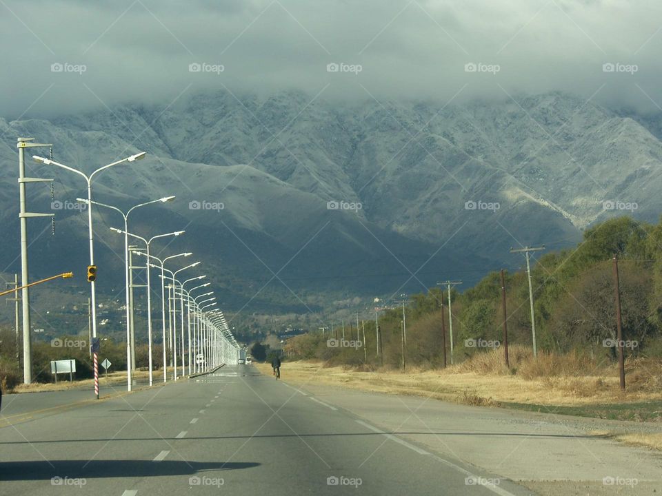 camino a la montaña nevada