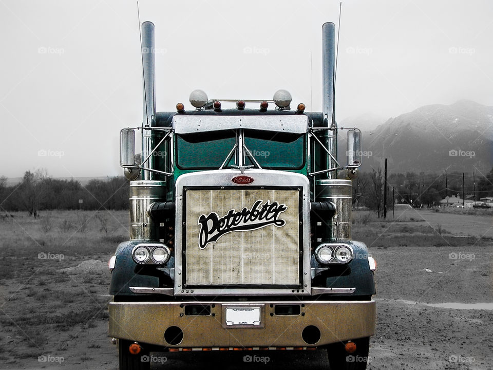 Peterbilt Semi Truck