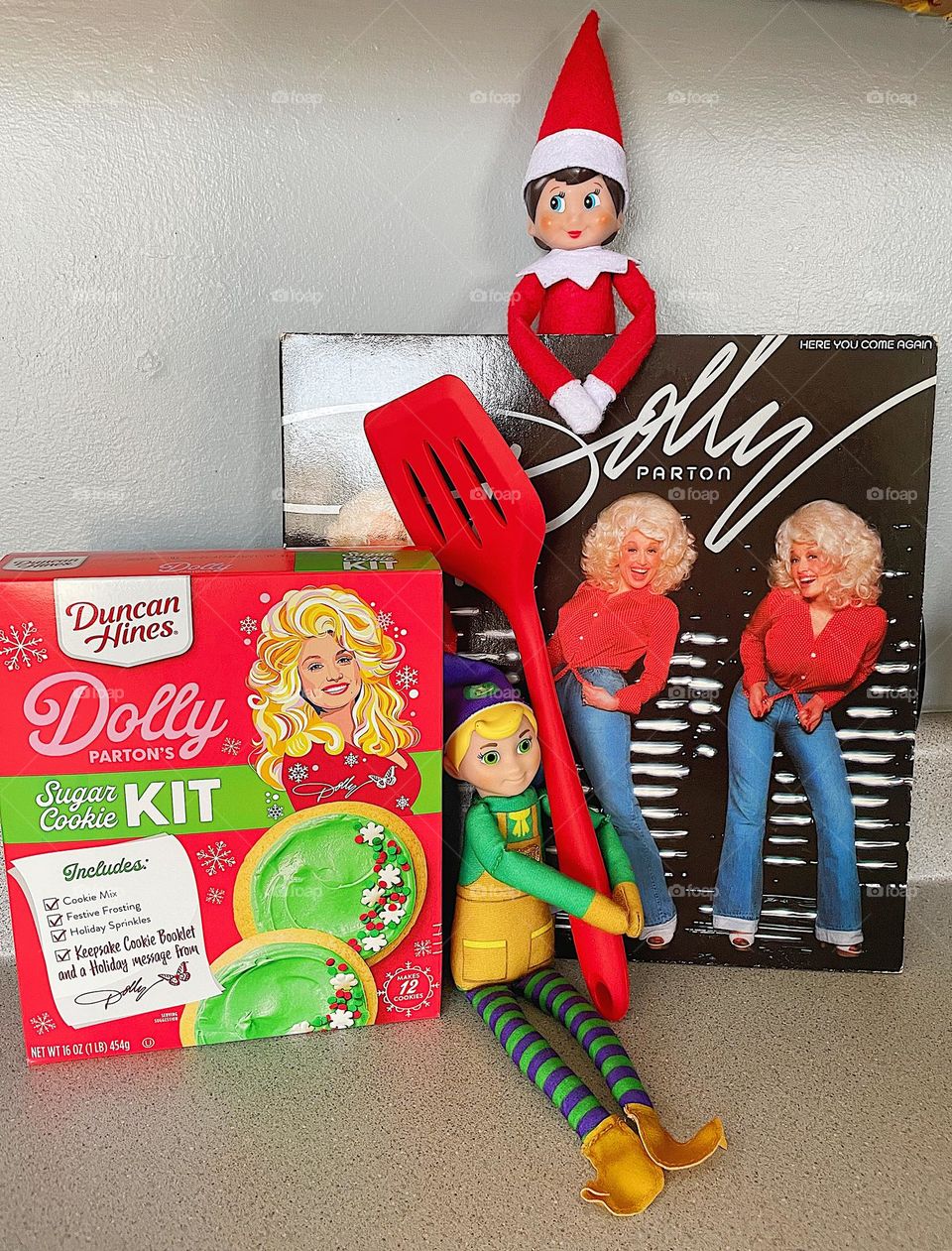 Elf on the shelf antics, elves give cookie mix and record to kids, Dolly Parton fans 