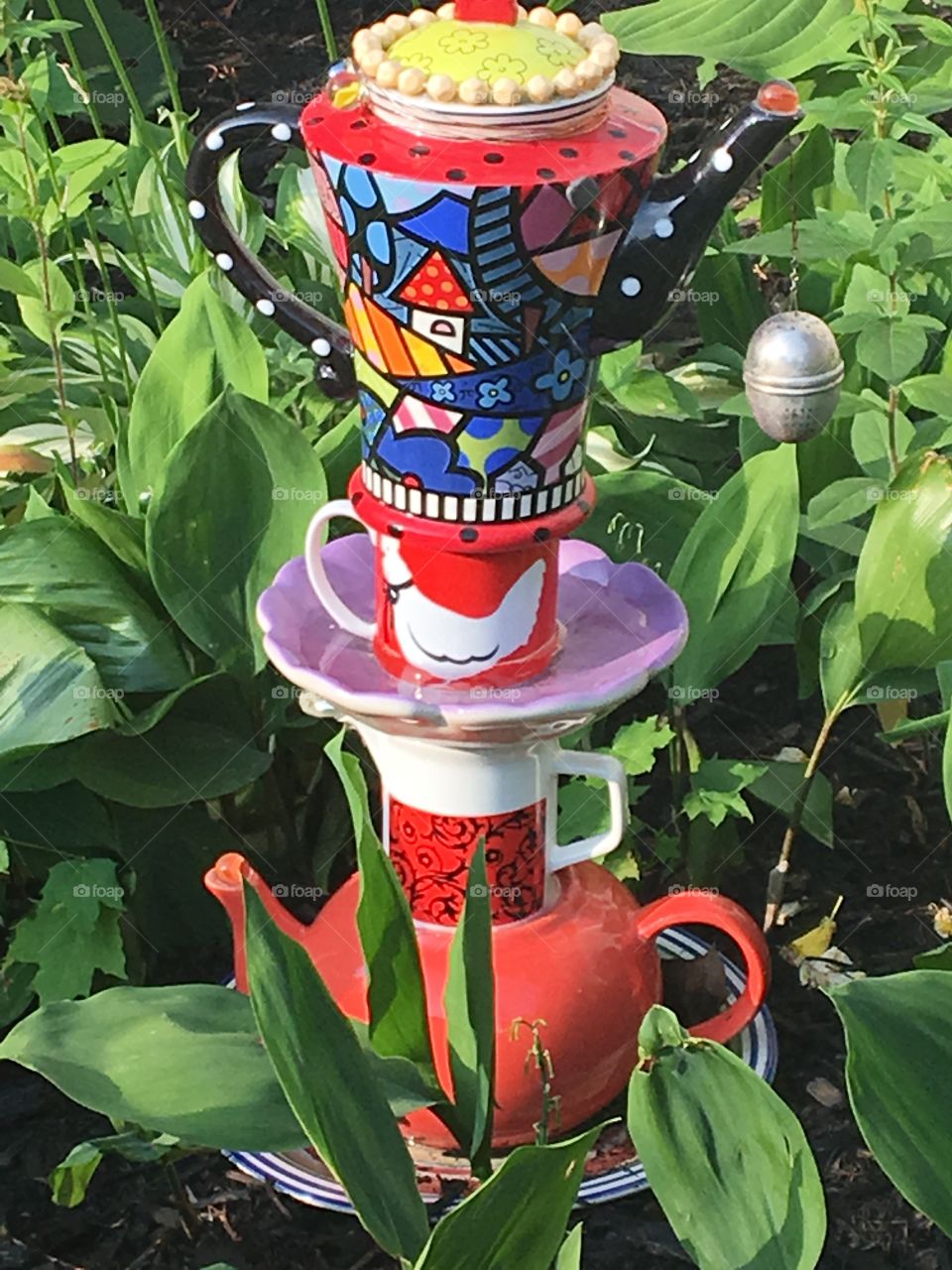 Garden decor using tea cups and pots 