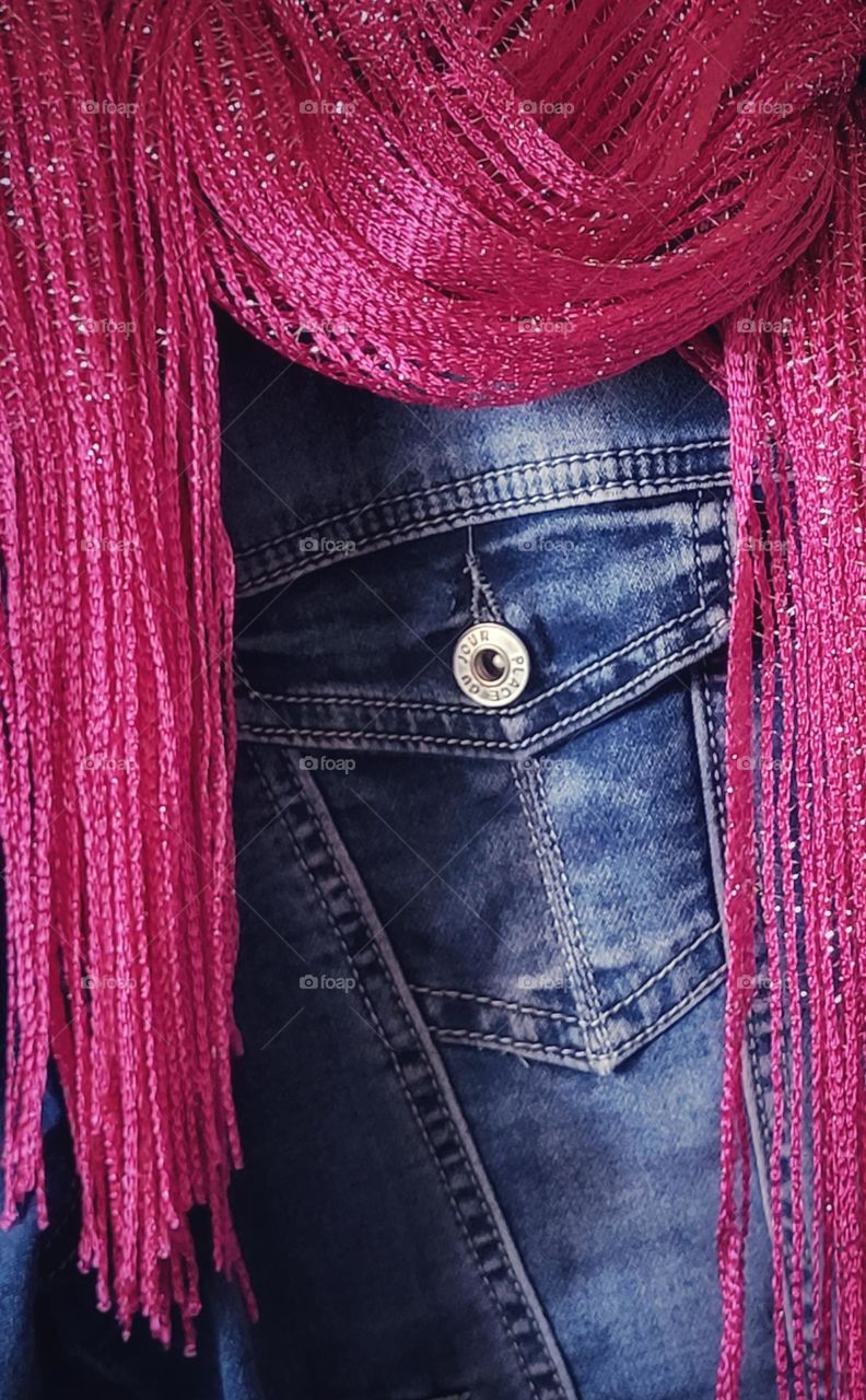 A pink glitter scarf for a Barbie look