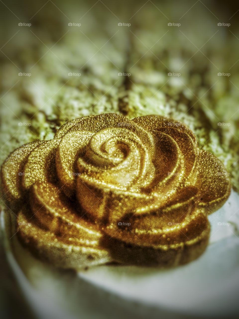 Golden rose cake 