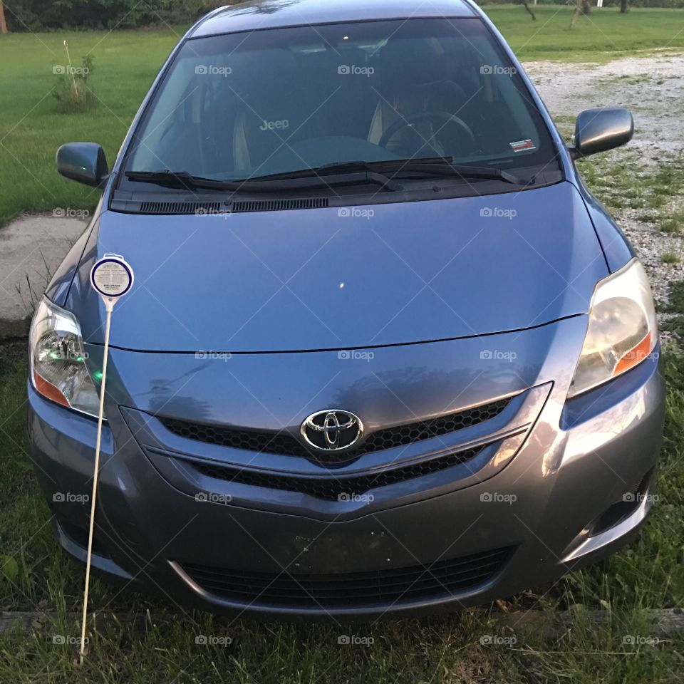 A blue 2007 Toyota Yaris 