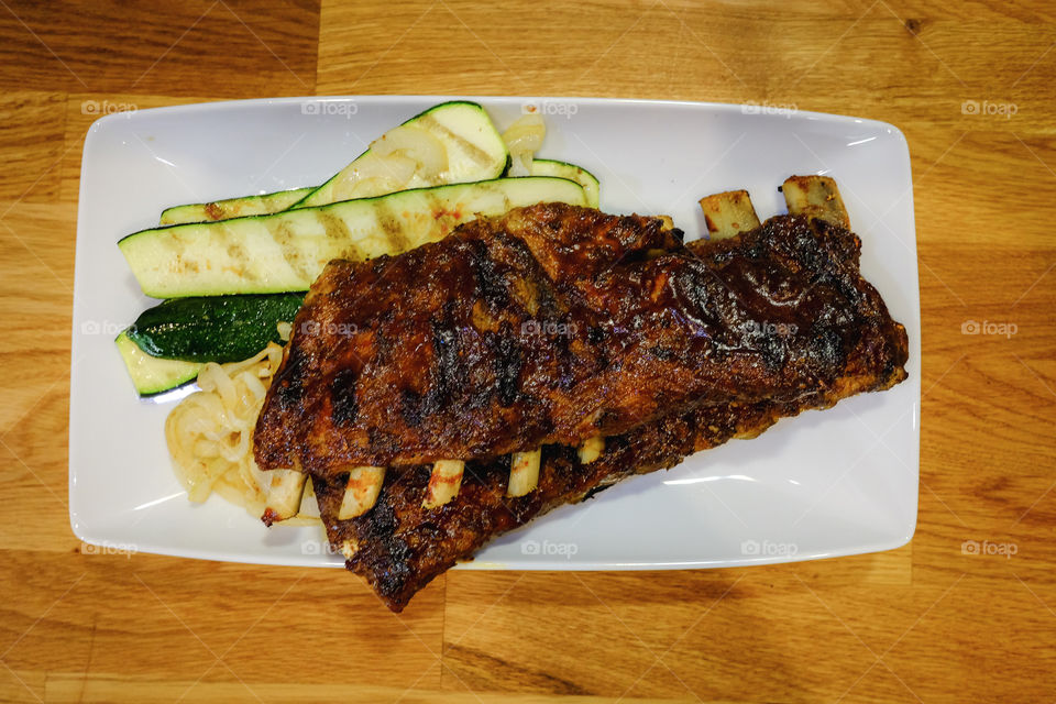 Barbecue ribs and vegetables