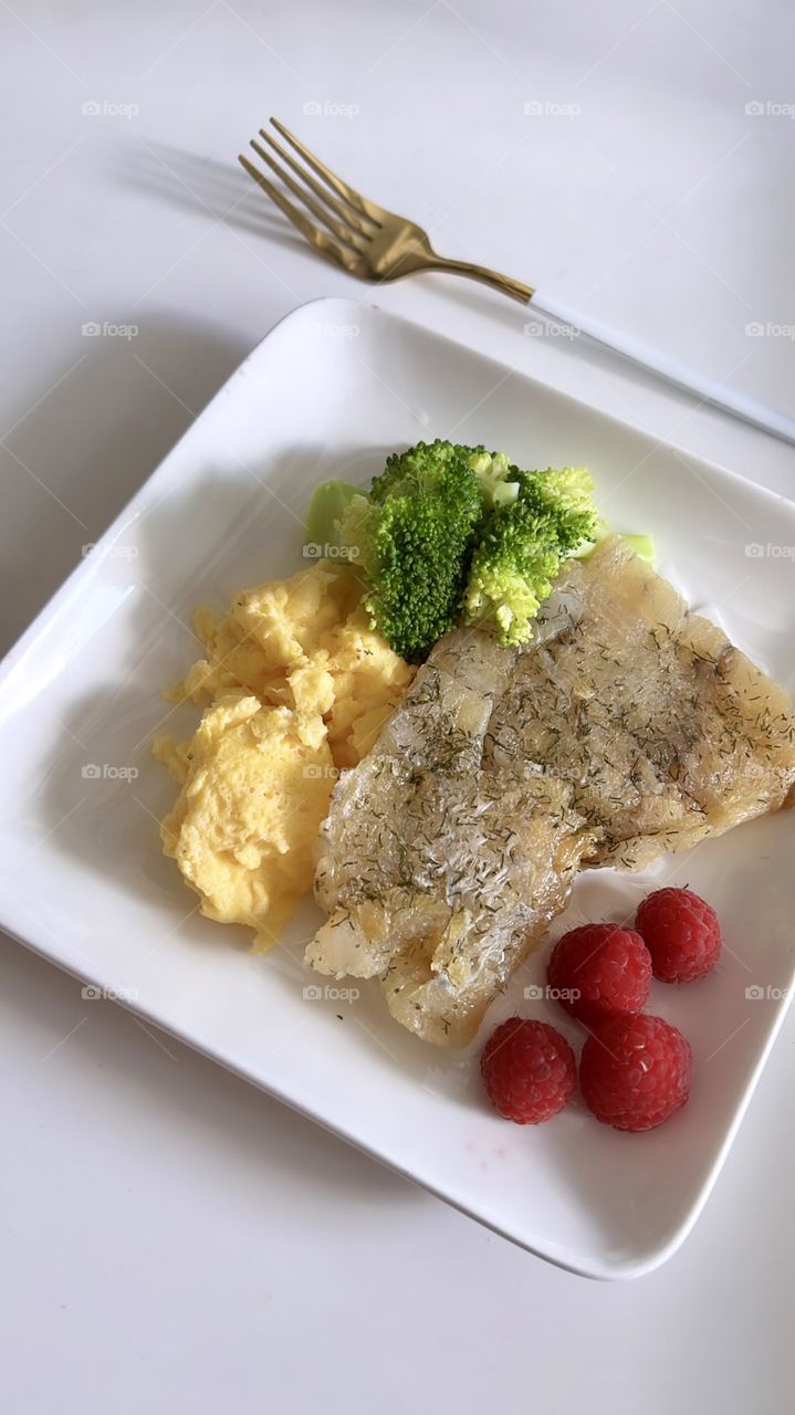 Smoked barranmundi with dill, scrambled eggs broccoli and raspberries 