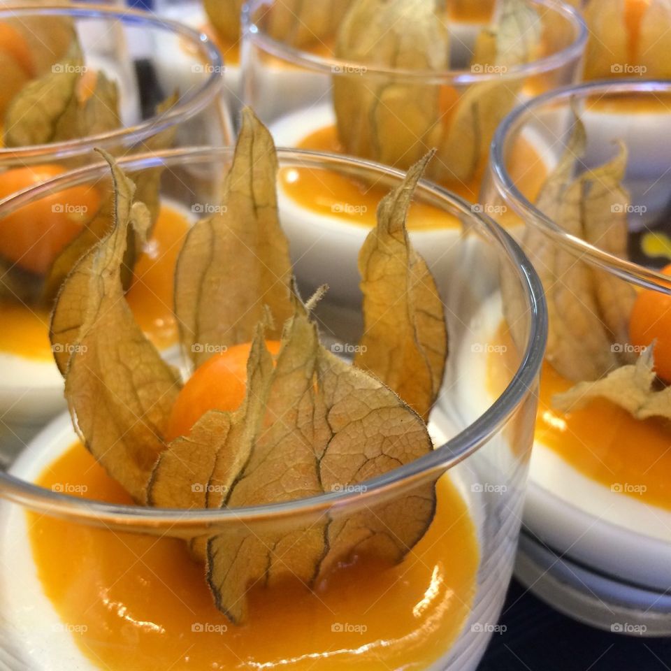 Panne cotta with mango 