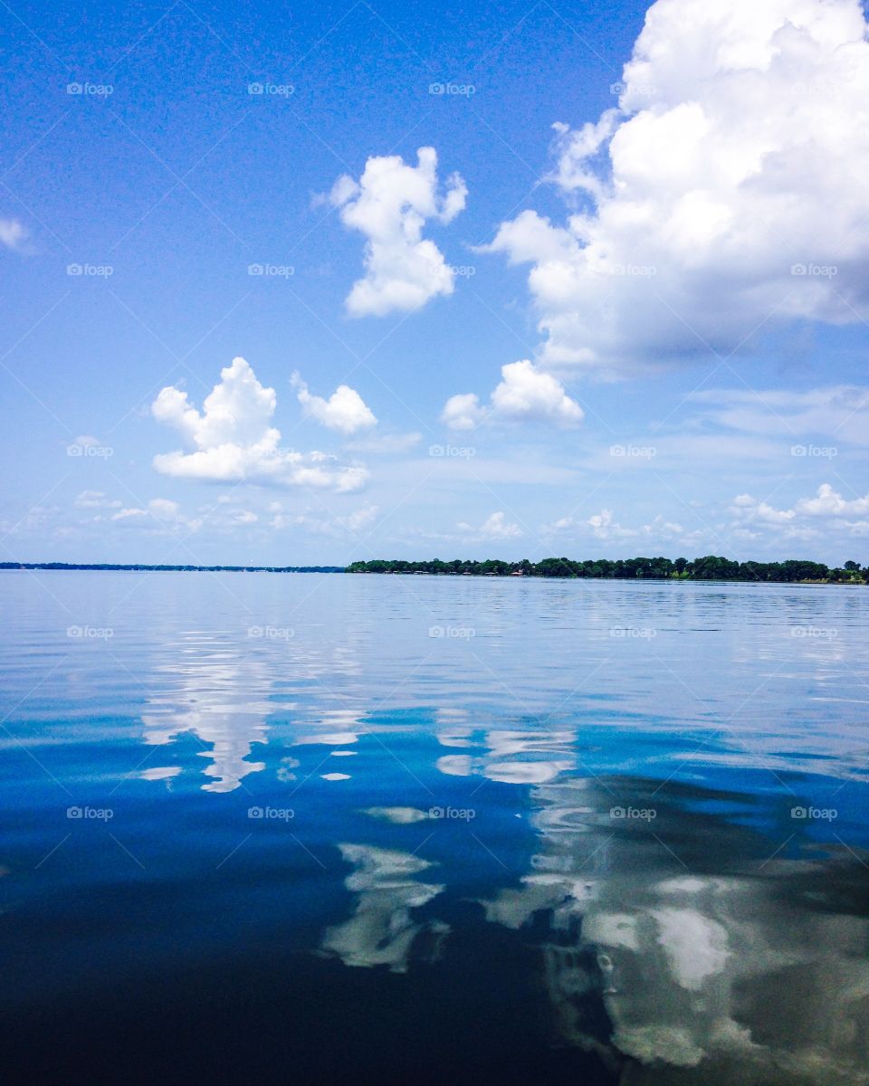 Sunny afternoon on Lake Harris, Florida