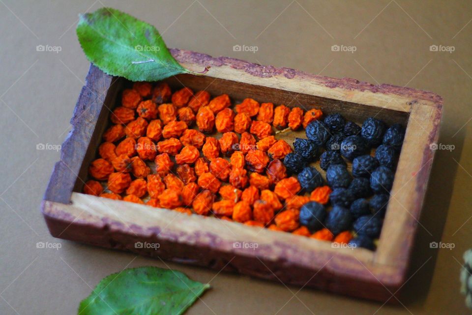 black and orange berries dry