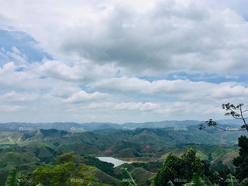 A very beautiful image seen from the top of the arrival at “Baixada Fluminense”, in the forest region of Rio de Janeiro, in Brazil. Uma imagem muito bonita vista do alto da chegada à Baixada Fluminense, na região de mata do Rio de Janeiro, no Brasil.