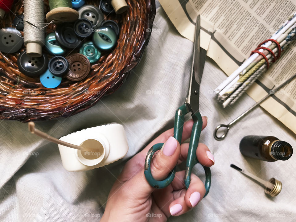 Making baskets for home using from old newspapers 