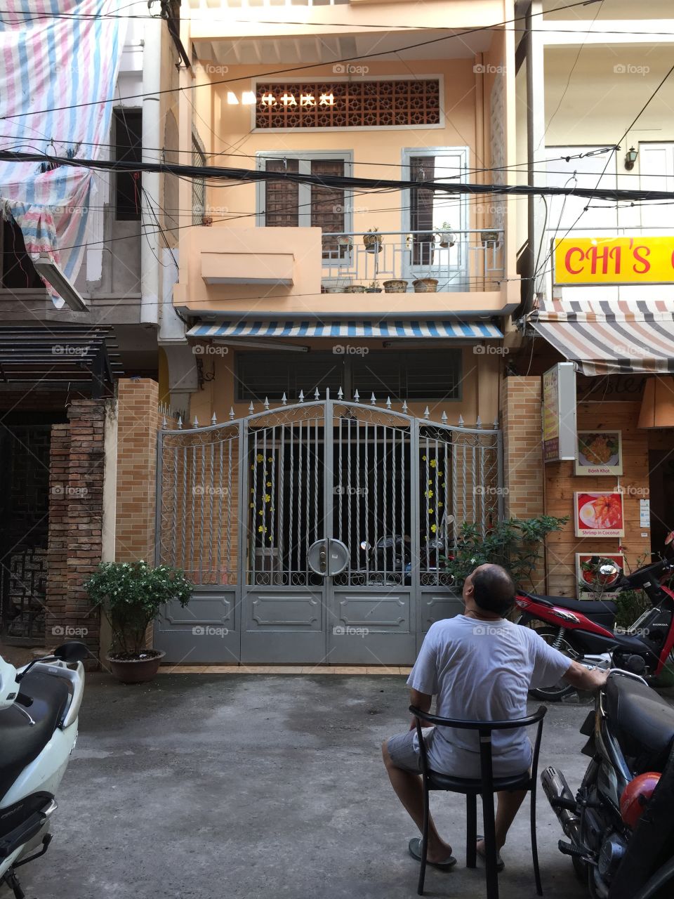Saigon alley