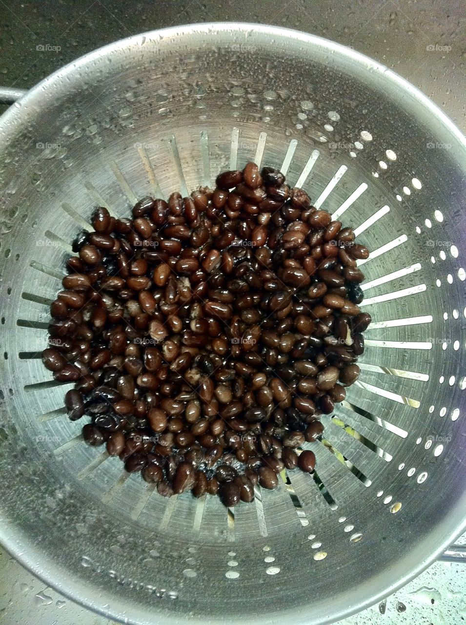 Black beans in colander 