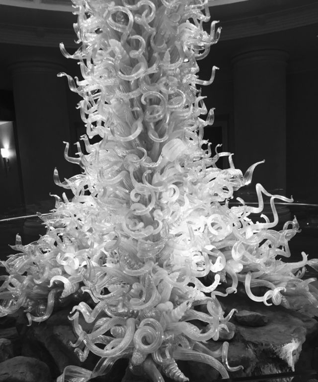 Statue black and white .. At casino