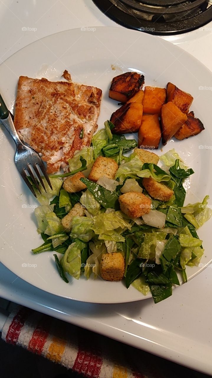 Salmon salad and sweet potato