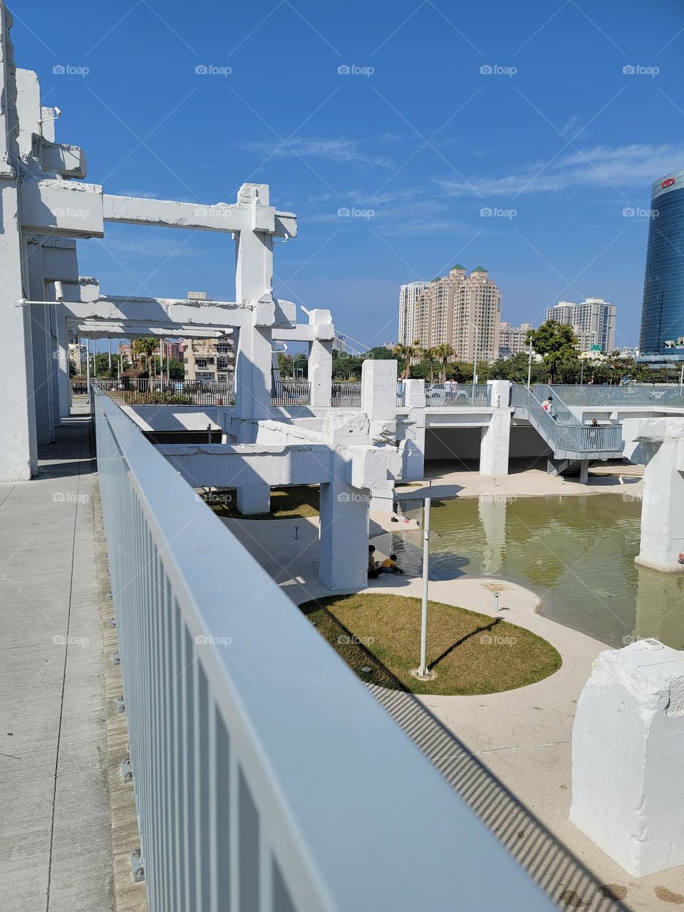 Relics of old Chinatown ( "The Spring"  in Taiwan.The five best buildings in the world in 2020. A water garden converted from a former shopping mall. Selected by Forbes Magazine as "The World's Seven Most Promising Parks"