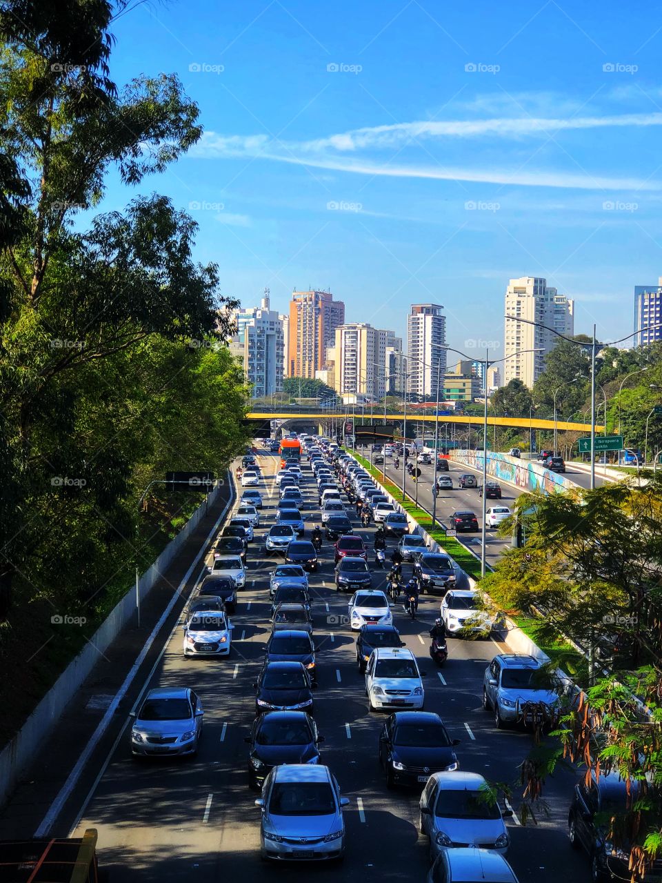 São Paulo traffic in a weekday. Av. 23 de Maio, near Ibiraquera Park.