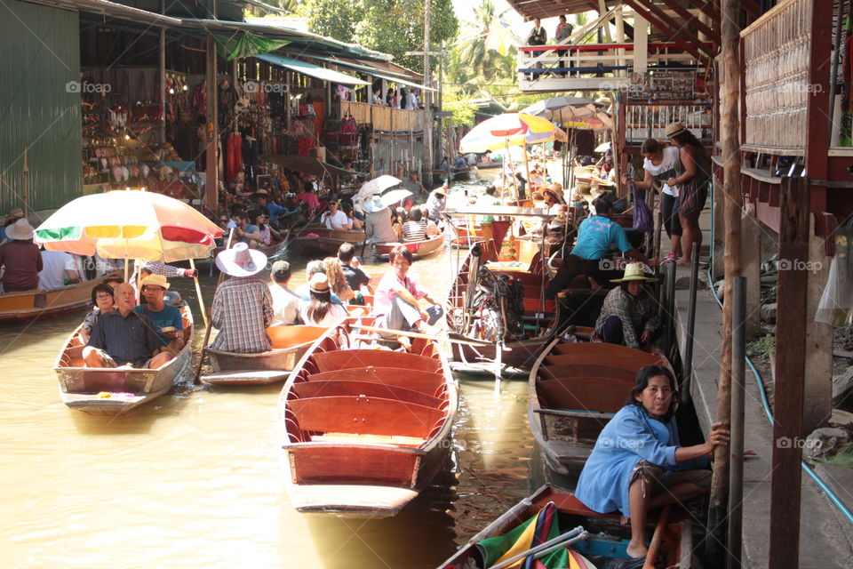 Floating Market 🍇 . A floating Market near the Mekhong River in Bangkok Thailand. 