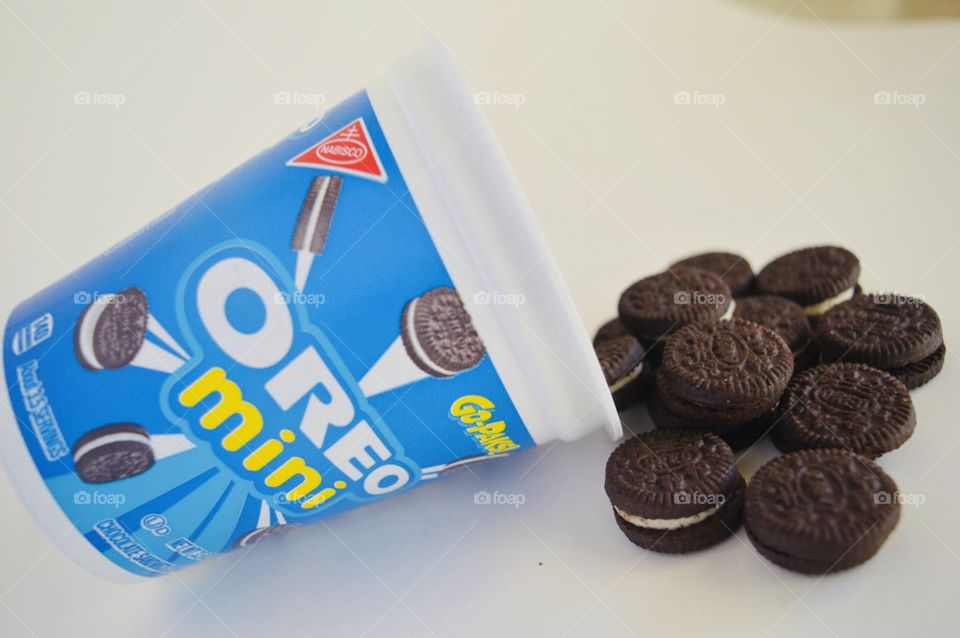 Oreo mini cookies go pack open container and spilled cookies 