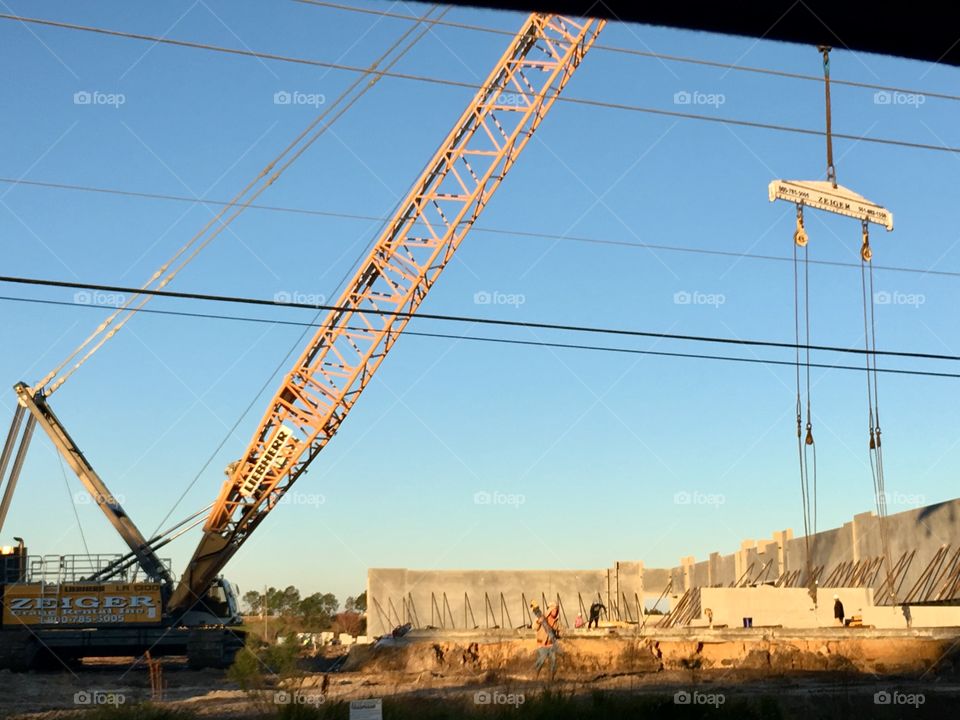 Building walls with a Zeigler crane in Florida 