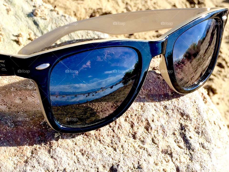 Sunglasses reflection 