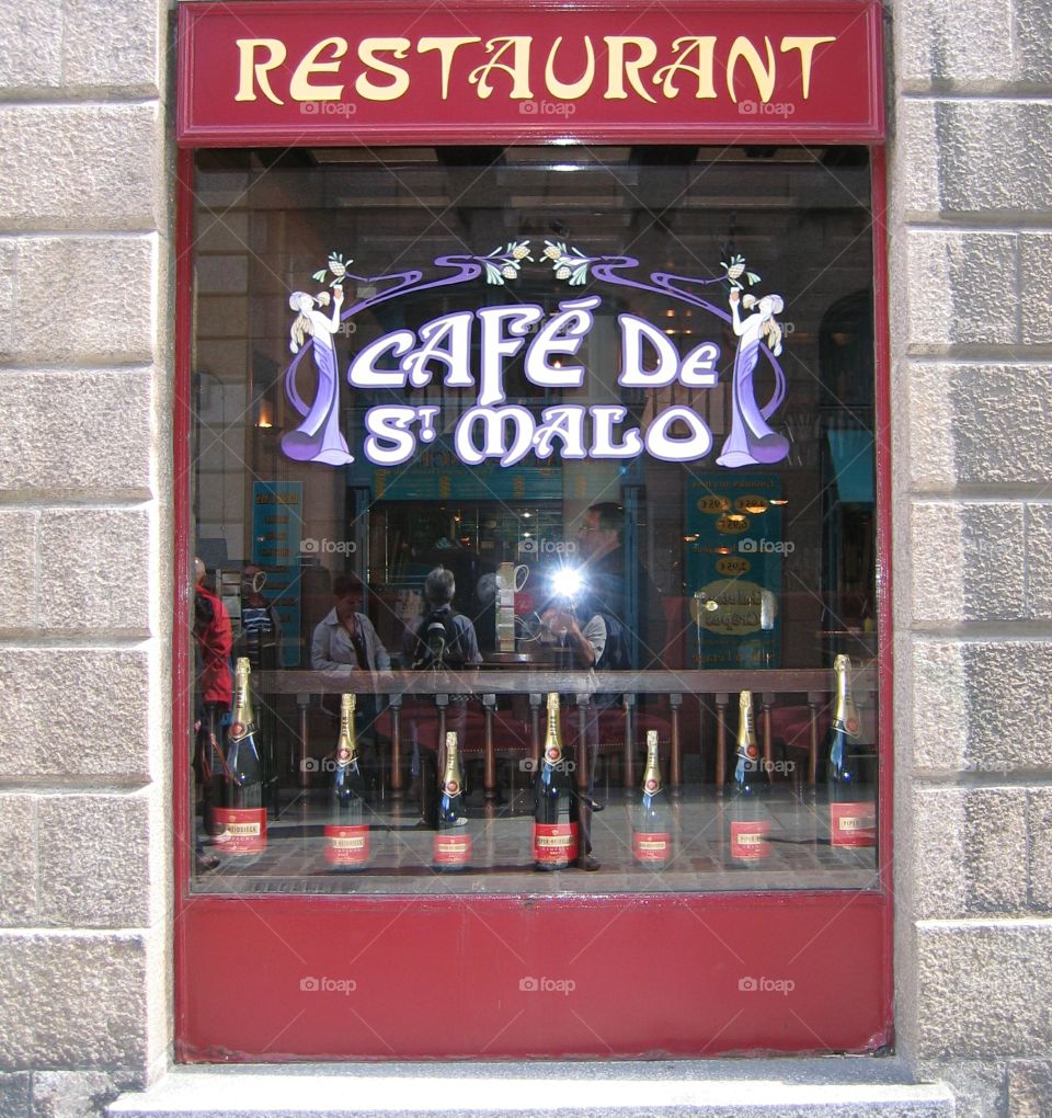 Café Culture. Café reflections on St Malo