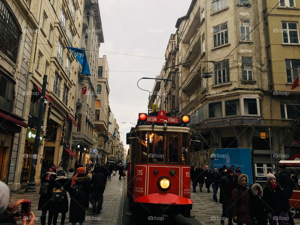 Время вспять... Стамбул, улица Истикляль и старый трамвайчик 