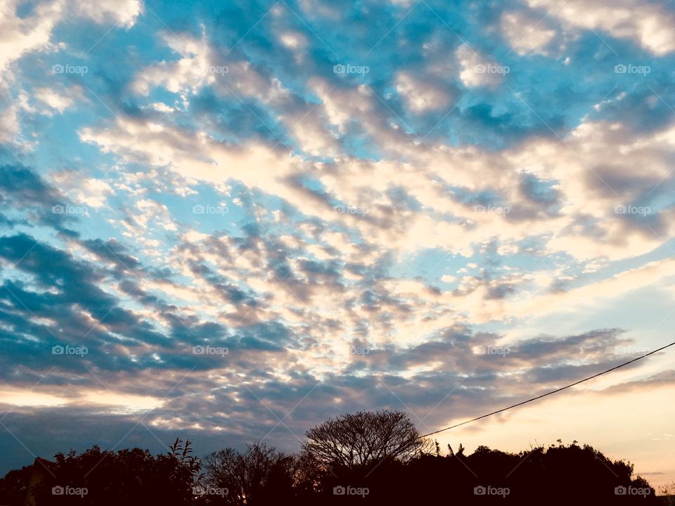 🌄#Entardecer que nos traz motivação, clique 1!
Como não se inspirar com a beleza da #natureza?
📸 
#fotografia #sol #sun #sky #céu #nature #horizonte #paisagem #landscape #inspiração #mobgrafia #XôStress
#FotografiaÉNossoHobby