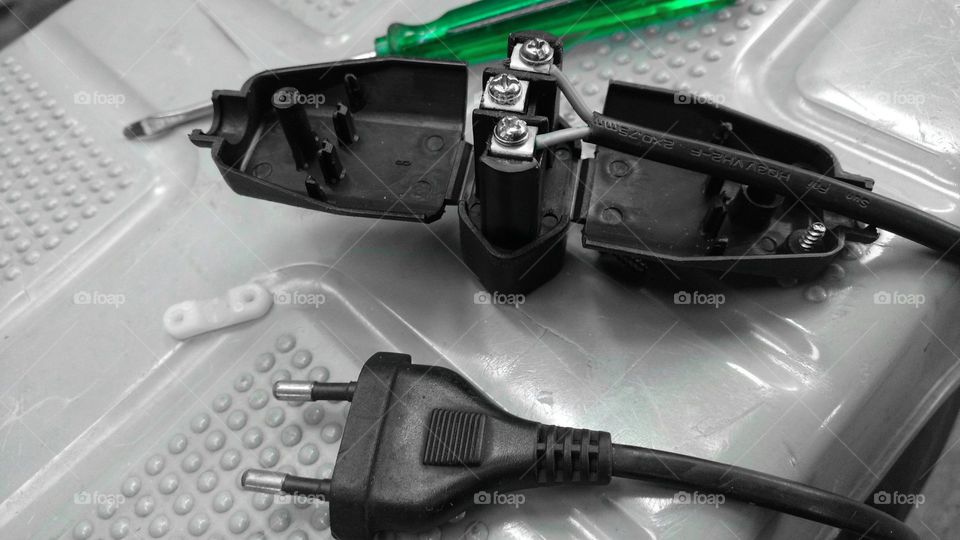 Fio, extensão. Plug e tomada.